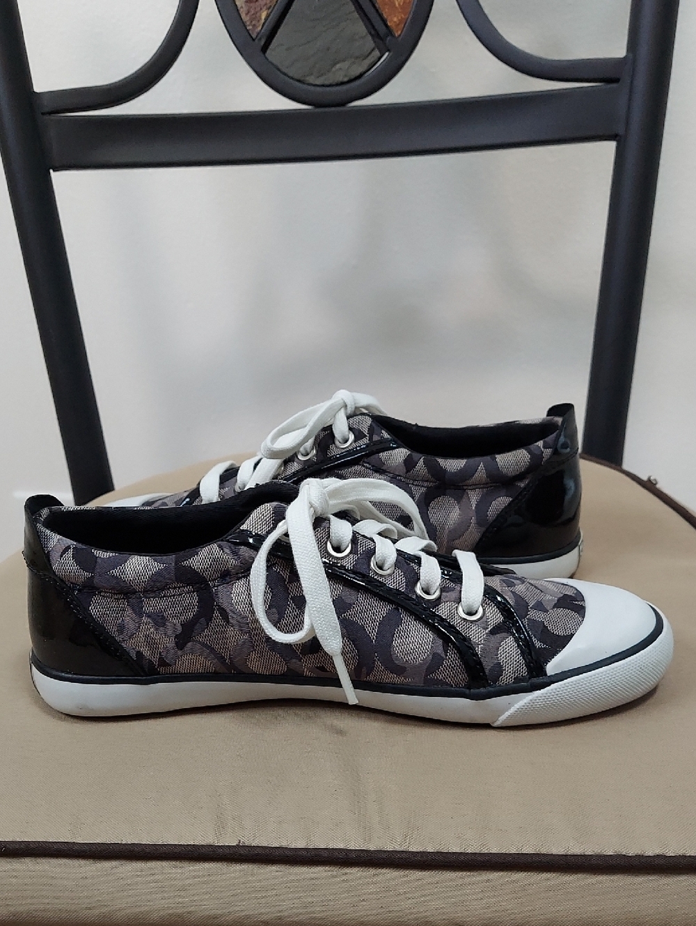 Coach Shoes, Size 8, Logo Fabric, Black & Gray, Patent Leather Heel - Picture 10 of 12